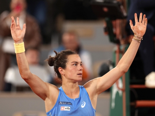 France’s Boisson wins maiden WTA title in Hamburg