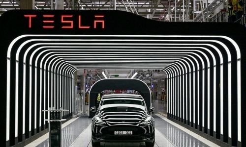 Tesla loses $126 bln in value amid Musk Twitter deal funding concern