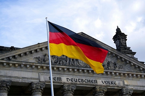 Man who damaged Porsche to escape dogs not liable for damage: Munich court