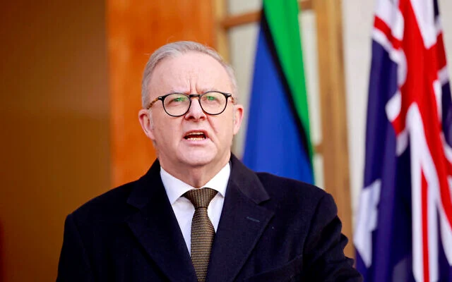 Australian PM Warns of Difficult Months Ahead, Urges Public Transport Use Amid Energy Crisis