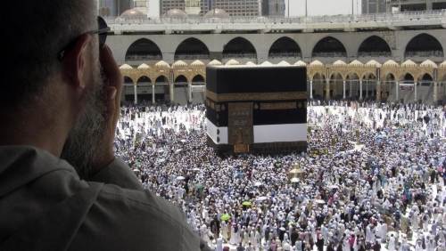 Saudi Arabia allows holders of tourist, commercial visas to perform Umrah