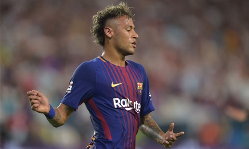 Neymar, arriving Friday, pledges glory for PSG