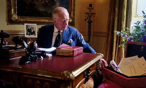 King Charles pictured with official red box in new photo