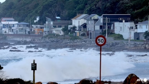 Residents Evacuated as Massive Waves and Storm Batter Wellington Residents Evacuated as Massive Waves and Storm Batter Wellington