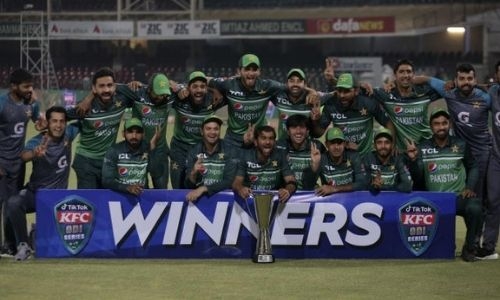 Pakistan beat Australia to clinches ODI series Pakistan beat Australia to clinches ODI series