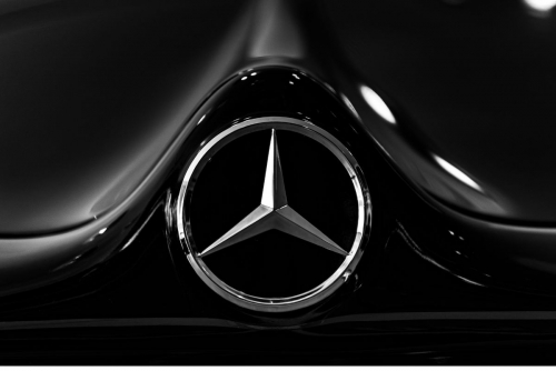 Mercedes-Benz writes off over 700 mn euros on China woes