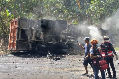 17 killed in Philippine road crash