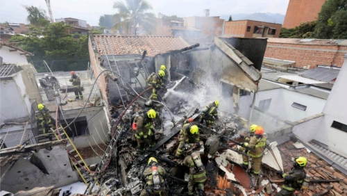 Small plane crashes in Colombian neighbourhood; 8 dead