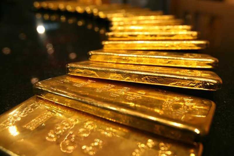 Gold set for biggest weekly fall in more than a year