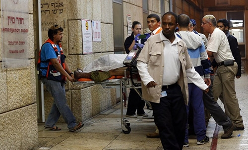 Israeli soldier shot, slightly wounded in Hebron Israeli soldier shot, slightly wounded in Hebron