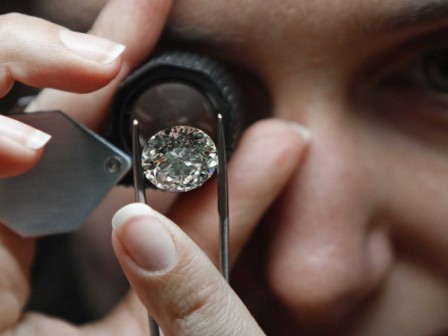 Diamond thief swapped $220,000 diamond for fake : HK Police Diamond thief swapped $220,000 diamond for fake : HK Police