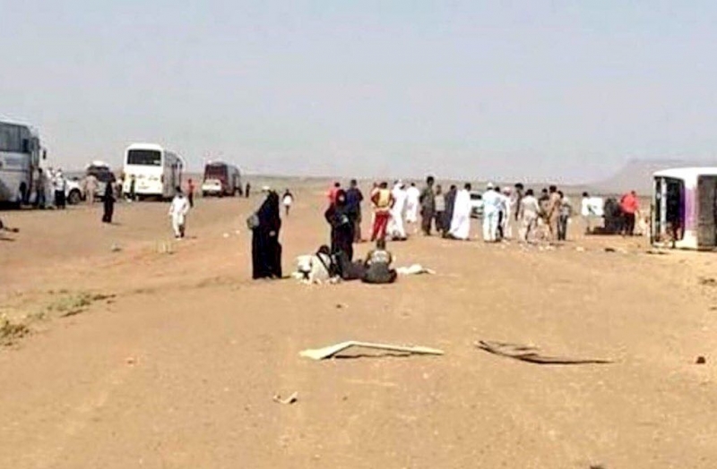 Medina bound bus overturns, 2 Bahrainis dead, dozens injured Medina bound bus overturns, 2 Bahrainis dead, dozens injured