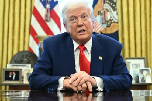 Trump says US to 'guide' stranded ships through Strait of Hormuz Trump says US to 'guide' stranded ships through Strait of Hormuz