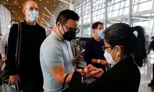 Singapore resumes border reopening after pause due to Omicron outbreak