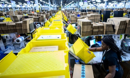 Amazon to offer job skill training to 100,000 US workers Amazon to offer job skill training to 100,000 US workers