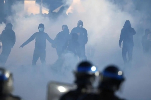 France to shut down around 500 schools France to shut down around 500 schools