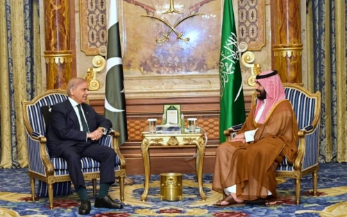 Pakistan PM Begins Three-Day Saudi Visit Pakistan PM Begins Three-Day Saudi Visit