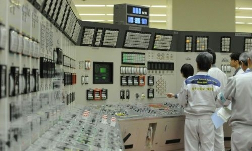Japan pulls plug on troubled fast breeder reactor Japan pulls plug on troubled fast breeder reactor