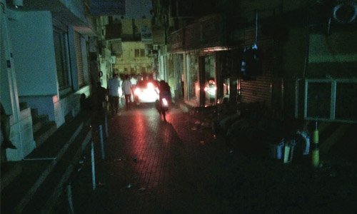 Power cuts give headaches for  shoppers at Al Muatasim Avenue