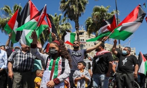 Israel-Palestinian cease-fire comes into force