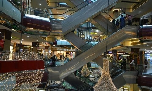 Pakistan shuts malls, markets in evenings in attempt to save energy
