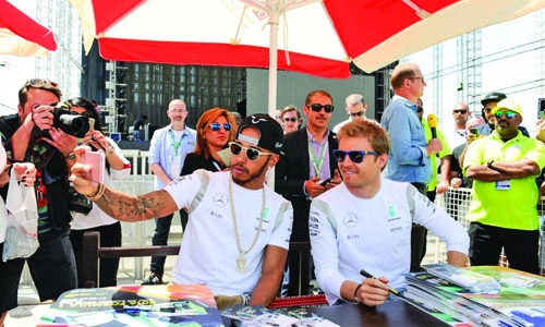 Pit-Walk and Autograph Session Pit-Walk and Autograph Session