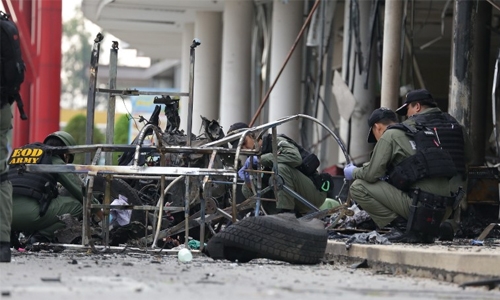  Thai army hunts four over supermarket car bomb