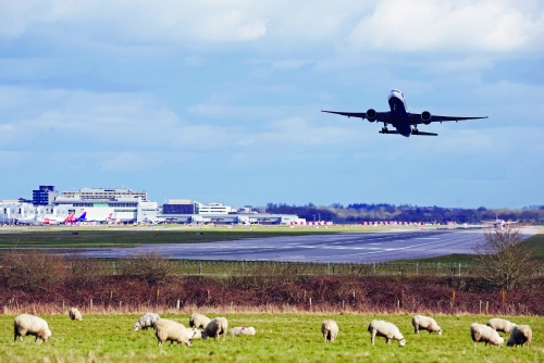 UK approves plans for new runway at Gatwick Airport 
