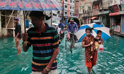 Thousands homeless in cyclone-hit Bangladesh Thousands homeless in cyclone-hit Bangladesh