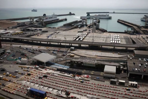 EU automated border system suspended at Dover amid bank holiday chaos