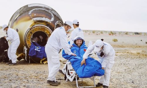 Three Chinese astronauts return safely to Earth 