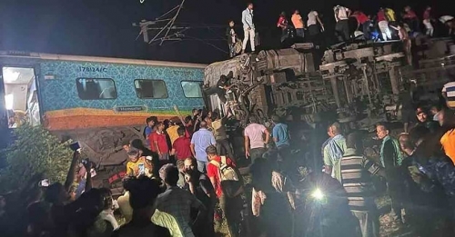 More than 280 dead, hundreds hurt in India horror rail crash
