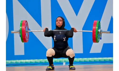 Bahrain weightlifter Zainab puts on inspirational show