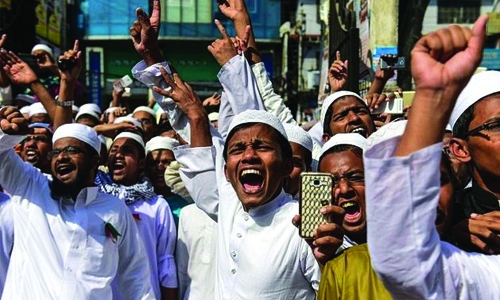 Bangladesh PM backs Islamists over statue controversy