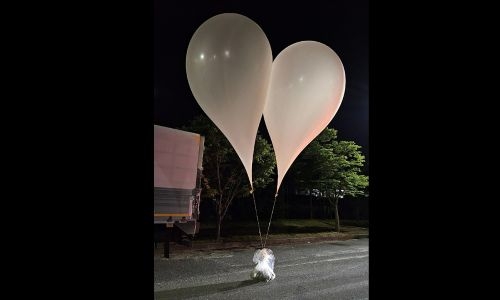 North Korea sends balloons with trash into South again North Korea sends balloons with trash into South again