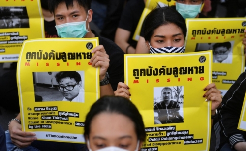 Thai protesters call for government to resign