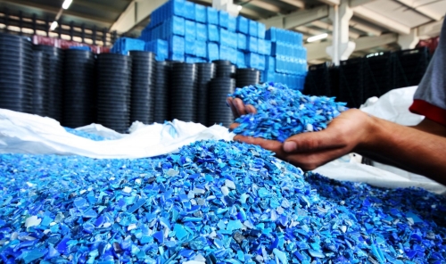 EU countries back recycled plastic targets for cars