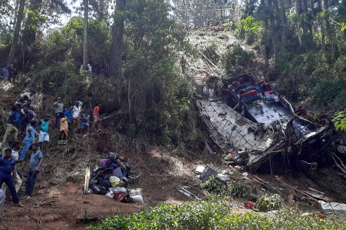 Bus carrying pilgrims crashes killing 21 in Sri Lanka 