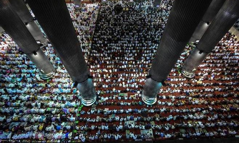 Indonesian city orders staff to ‘pray or get a new job’ 