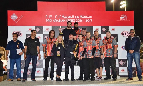 White, Naemi set new world records