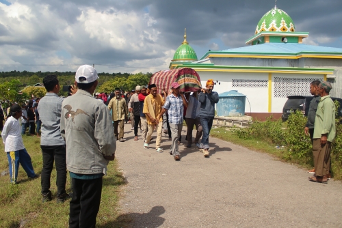 15 dead, all missing passengers found after Indonesia boat sinks 15 dead, all missing passengers found after Indonesia boat sinks