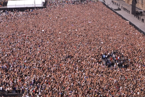 K-pop stars BTS draw 50,000-strong crowd in Mexico K-pop stars BTS draw 50,000-strong crowd in Mexico