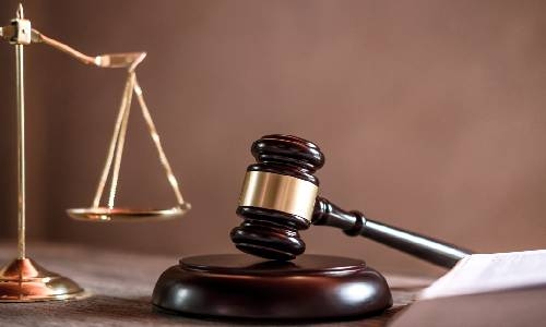 Bahrain court drops embezzlement charge against exchange company employee
