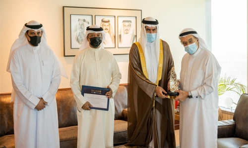Bahrain Covid-19 team receives Voluntary Work Award Bahrain Covid-19 team receives Voluntary Work Award
