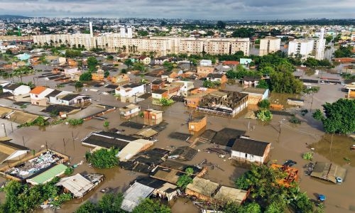 Brazil mounts frantic rescue effort as flooding kills 66 Brazil mounts frantic rescue effort as flooding kills 66