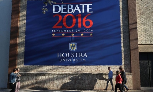Clinton, Trump neck and neck heading into first debate