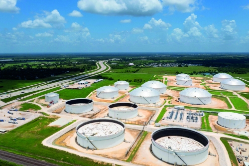 Oil extends gains on US-Iran tensions, stocks retreat 