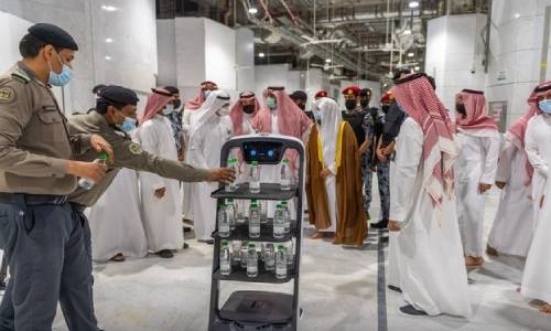 Smart robot to distribute Zamzam water