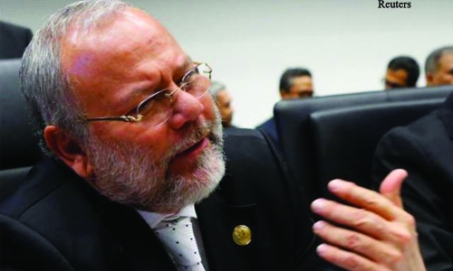 Ecuador backs oil output freeze until October