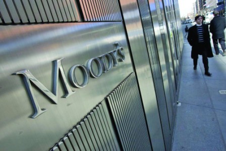 Moody’s cuts debt rating of France